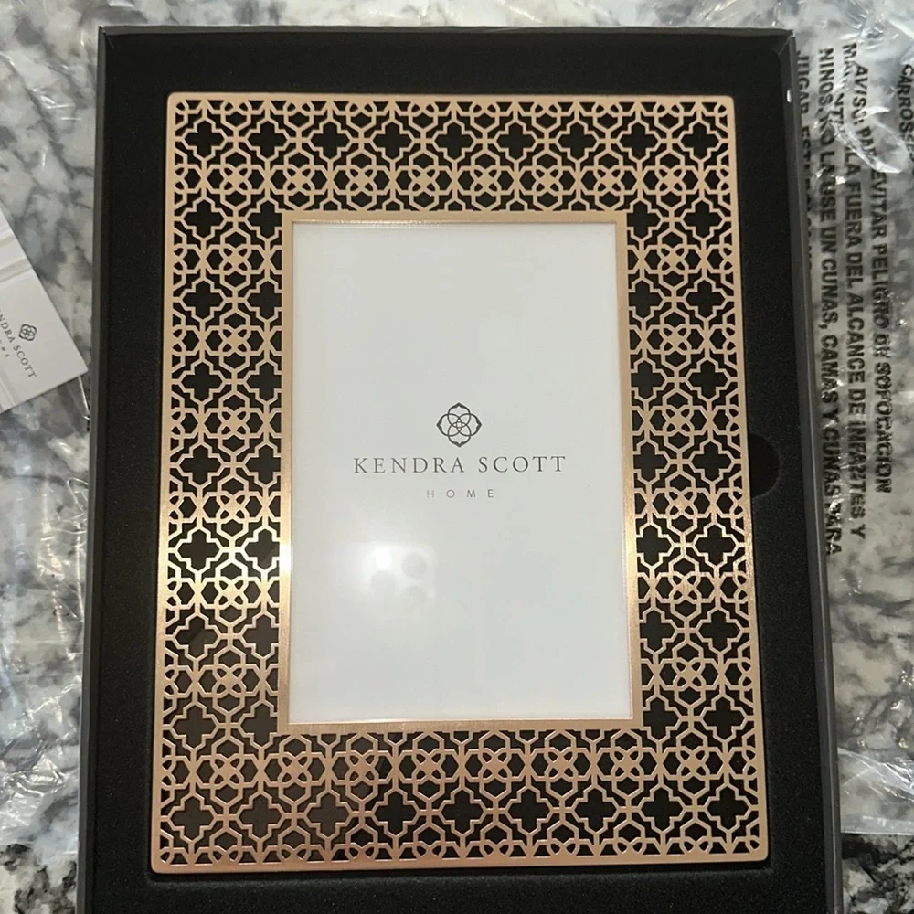 KENDRA SCOTT 4x6 Filigree Metal Tabletop Picture Frame